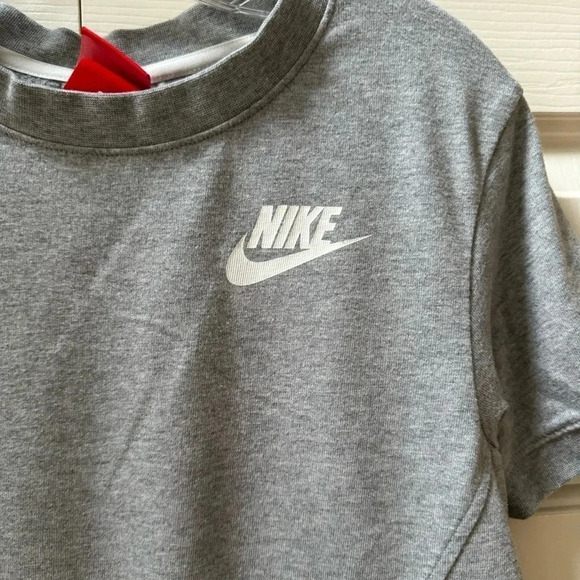Nike Short Sleeve Drop Tail Crew Neck Athletic Shirt Women’s size X Small - Picture 2 of 11